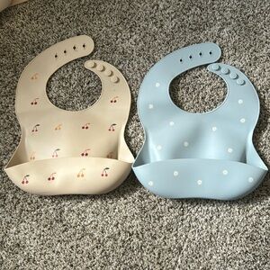 Mushie Silicone Bibs Set of two Cherries and Daisies